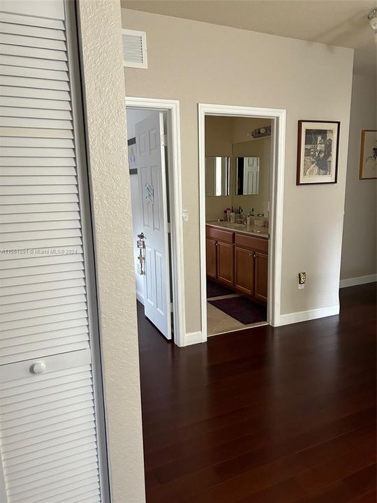 Recently Sold: $850,000 (4 beds, 3 baths, 2650 Square Feet)