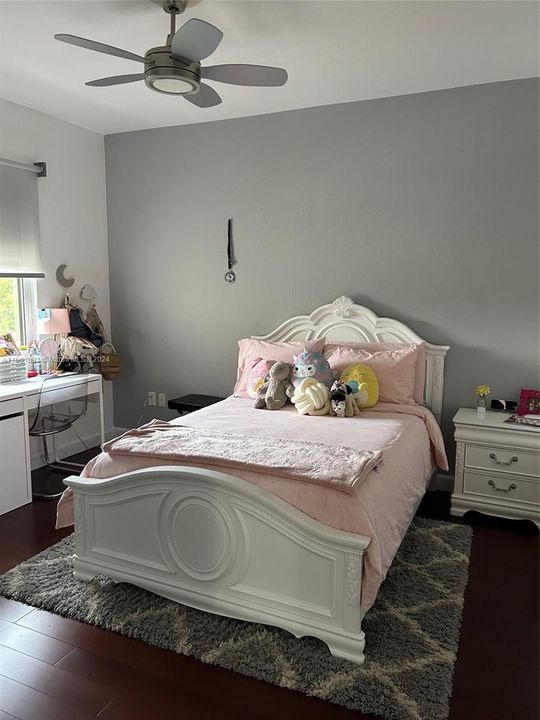 Recently Sold: $850,000 (4 beds, 3 baths, 2650 Square Feet)