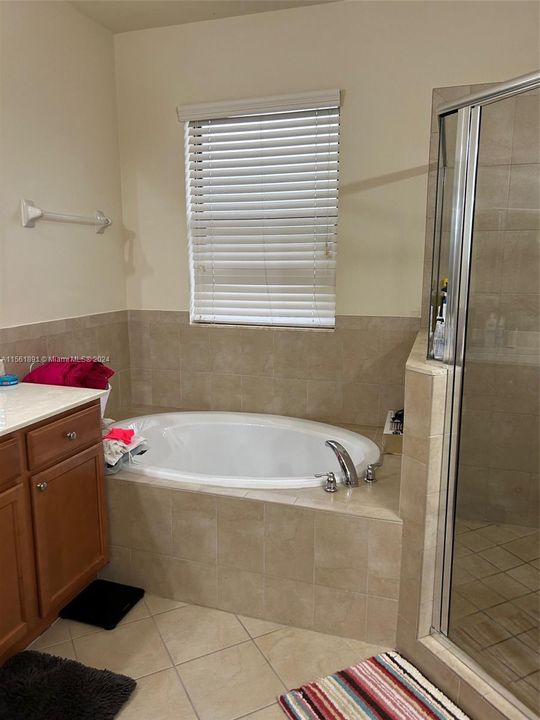 Recently Sold: $850,000 (4 beds, 3 baths, 2650 Square Feet)