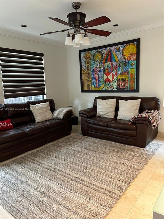 Recently Sold: $850,000 (4 beds, 3 baths, 2650 Square Feet)