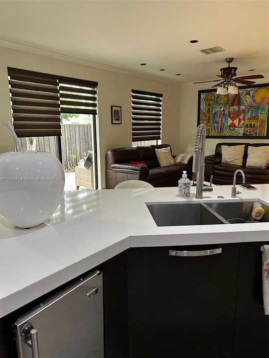 Recently Sold: $850,000 (4 beds, 3 baths, 2650 Square Feet)