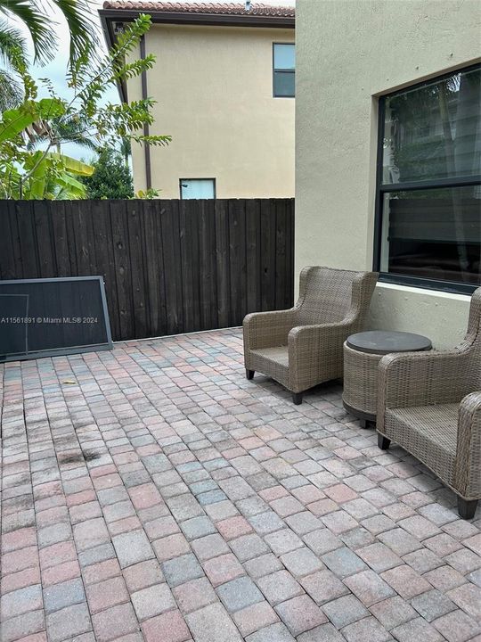 Recently Sold: $850,000 (4 beds, 3 baths, 2650 Square Feet)