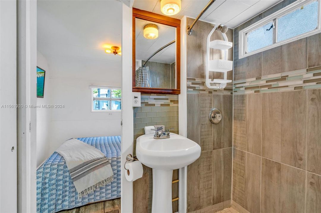最近售出: $350,000 (2 贝兹, 1 浴室, 480 平方英尺)