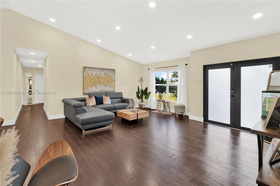 Recently Sold: $800,000 (3 beds, 2 baths, 2017 Square Feet)