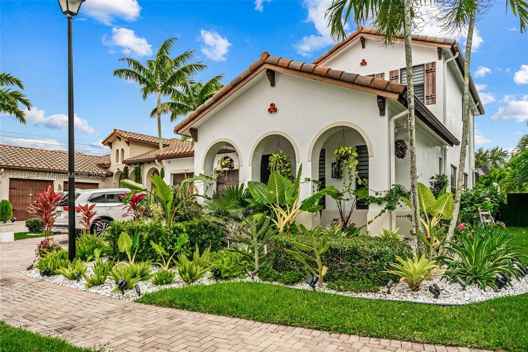 For Sale: $1,800,000 (4 beds, 3 baths, 2720 Square Feet)