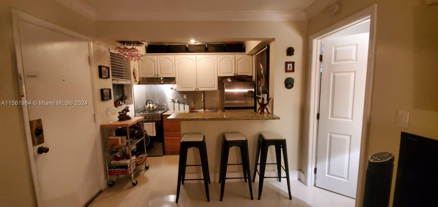 For Sale: $235,000 (1 beds, 1 baths, 410 Square Feet)
