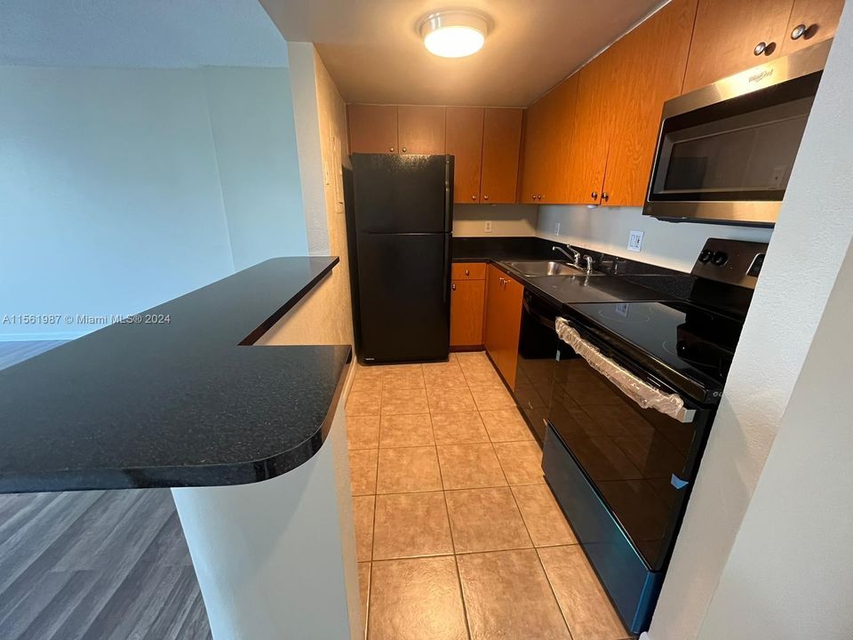 For Rent: $2,850 (1 beds, 1 baths, 671 Square Feet)