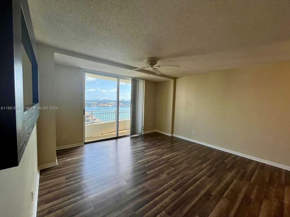 For Rent: $2,850 (1 beds, 1 baths, 671 Square Feet)