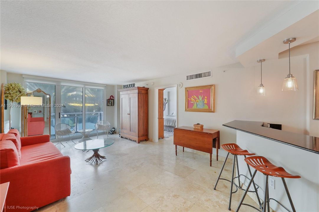 For Sale: $499,000 (1 beds, 1 baths, 810 Square Feet)
