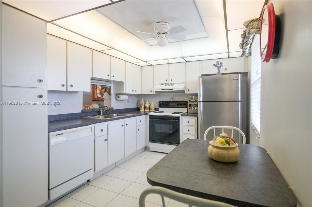For Sale: $244,999 (2 beds, 2 baths, 1190 Square Feet)