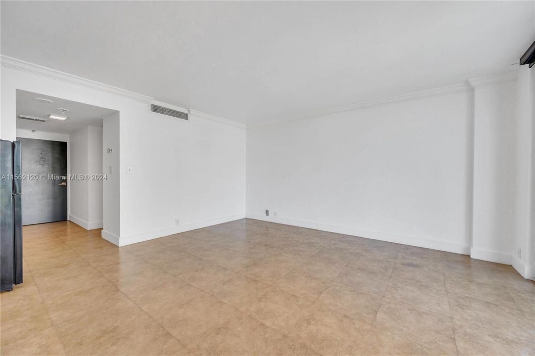 Recently Rented: $1,800 (0 beds, 1 baths, 440 Square Feet)