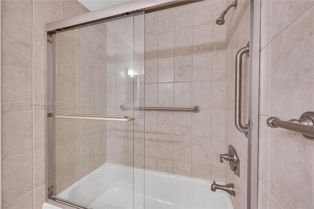 Recently Rented: $1,800 (0 beds, 1 baths, 440 Square Feet)