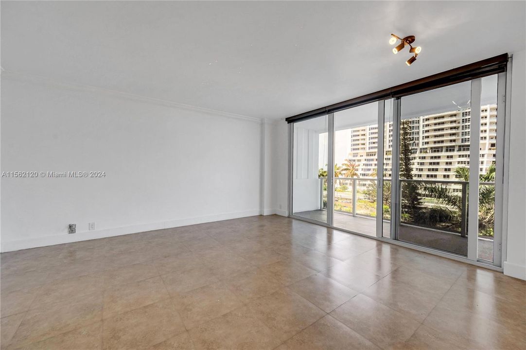 Recently Rented: $1,800 (0 beds, 1 baths, 440 Square Feet)