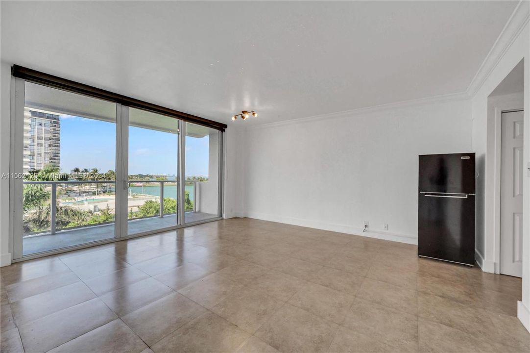 Recently Rented: $1,800 (0 beds, 1 baths, 440 Square Feet)