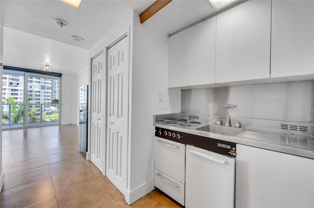 Recently Rented: $1,800 (0 beds, 1 baths, 440 Square Feet)