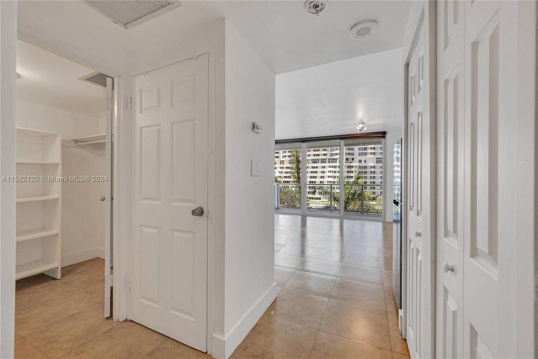 Recently Rented: $1,800 (0 beds, 1 baths, 440 Square Feet)