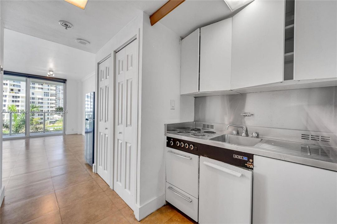 Recently Rented: $1,800 (0 beds, 1 baths, 440 Square Feet)