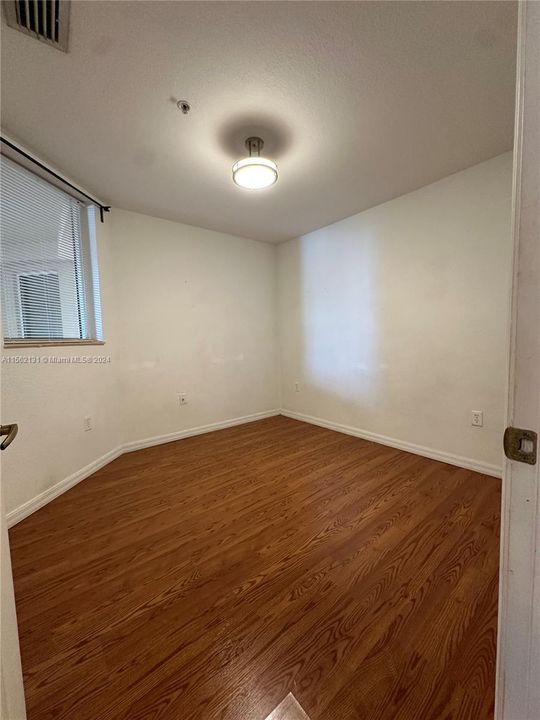 Recently Rented: $2,700 (3 beds, 2 baths, 1207 Square Feet)
