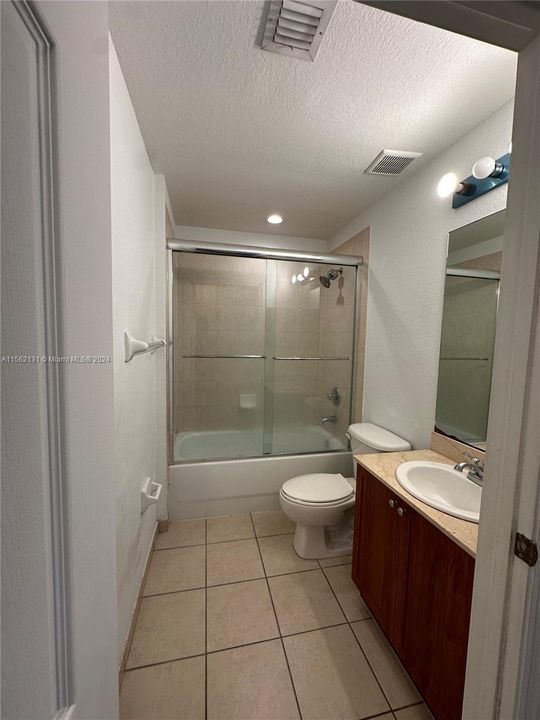 最近租的: $2,700 (3 贝兹, 2 浴室, 1207 平方英尺)