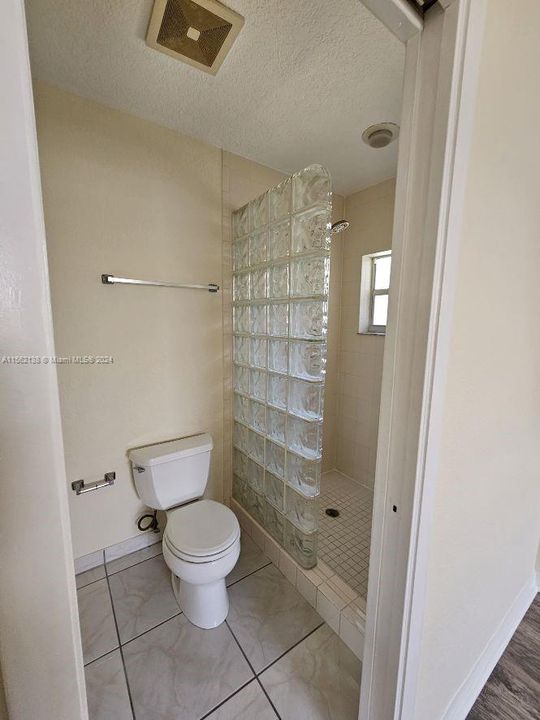 最近租的: $2,600 (0 贝兹, 2 浴室, 1200 平方英尺)