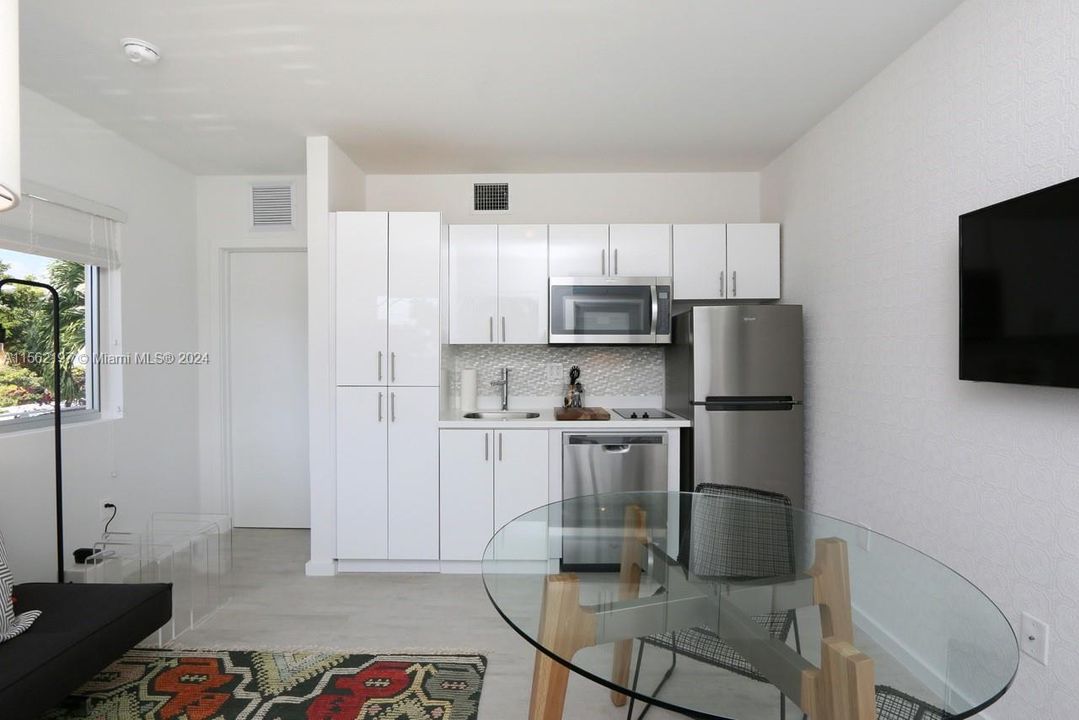 Recently Rented: $1,850 (1 beds, 1 baths, 390 Square Feet)