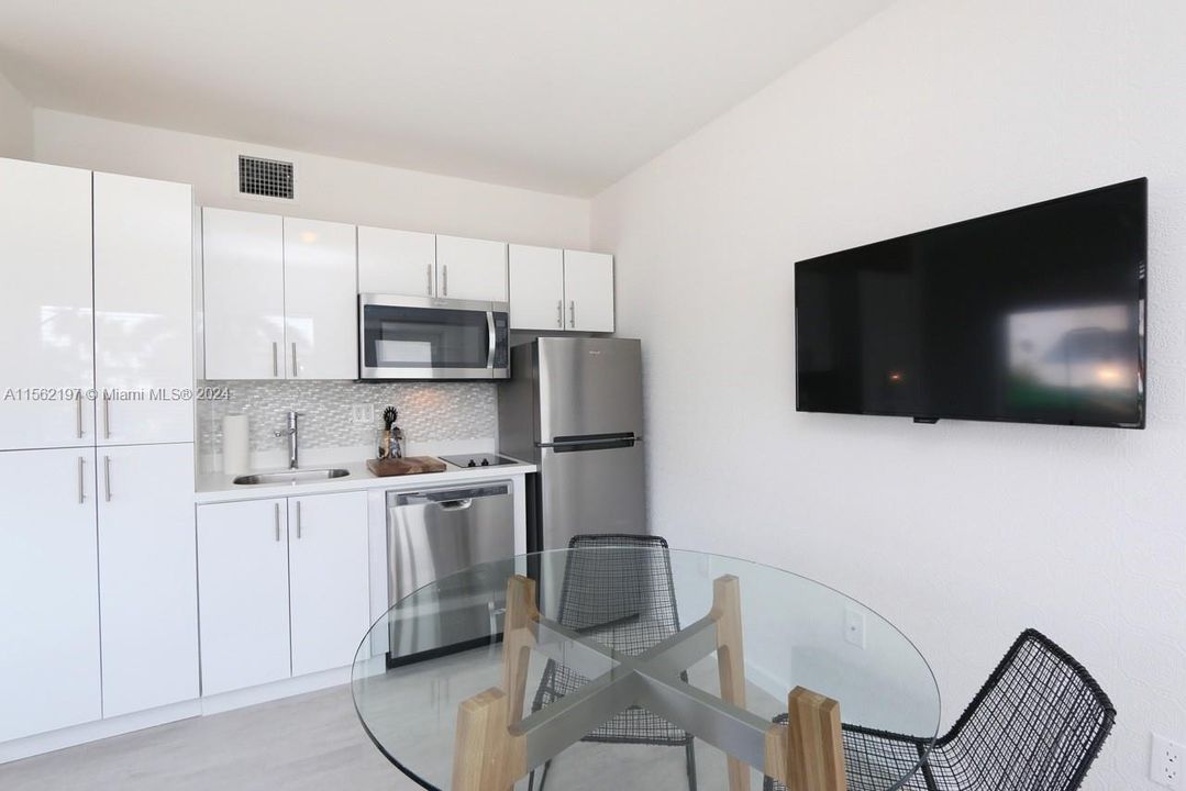 Recently Rented: $1,850 (1 beds, 1 baths, 390 Square Feet)