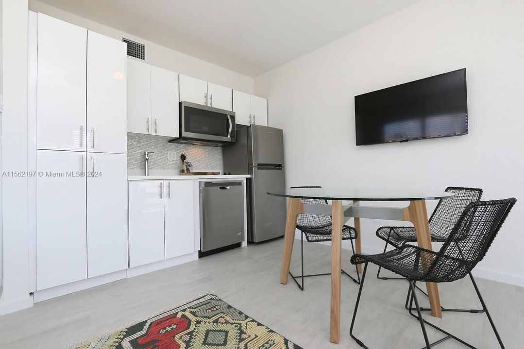 Recently Rented: $1,850 (1 beds, 1 baths, 390 Square Feet)