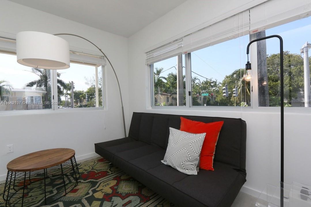 Recently Rented: $1,850 (1 beds, 1 baths, 390 Square Feet)