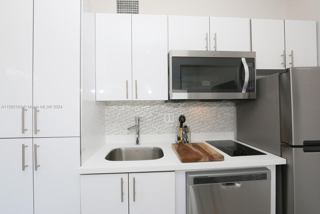 Recently Rented: $1,850 (1 beds, 1 baths, 390 Square Feet)