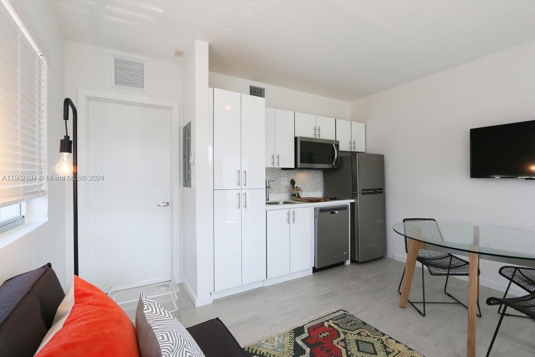 Recently Rented: $1,850 (1 beds, 1 baths, 390 Square Feet)