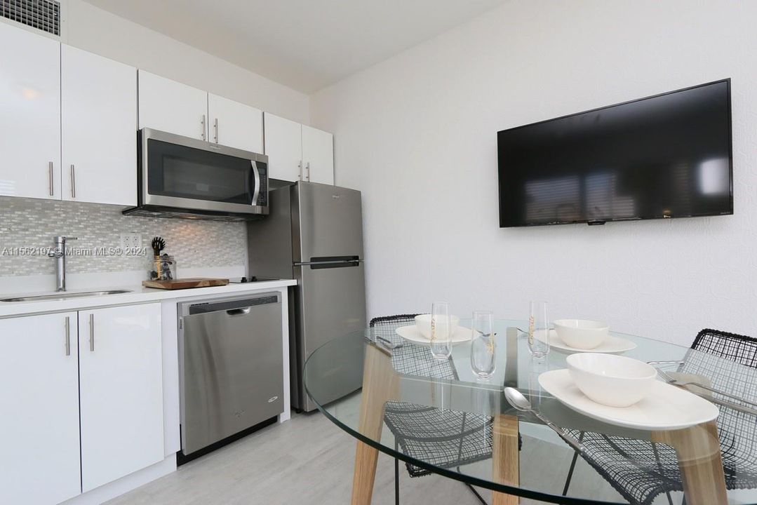 Recently Rented: $1,850 (1 beds, 1 baths, 390 Square Feet)