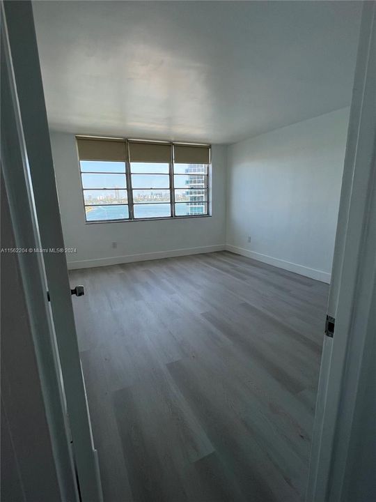 For Sale: $365,000 (1 beds, 1 baths, 1057 Square Feet)