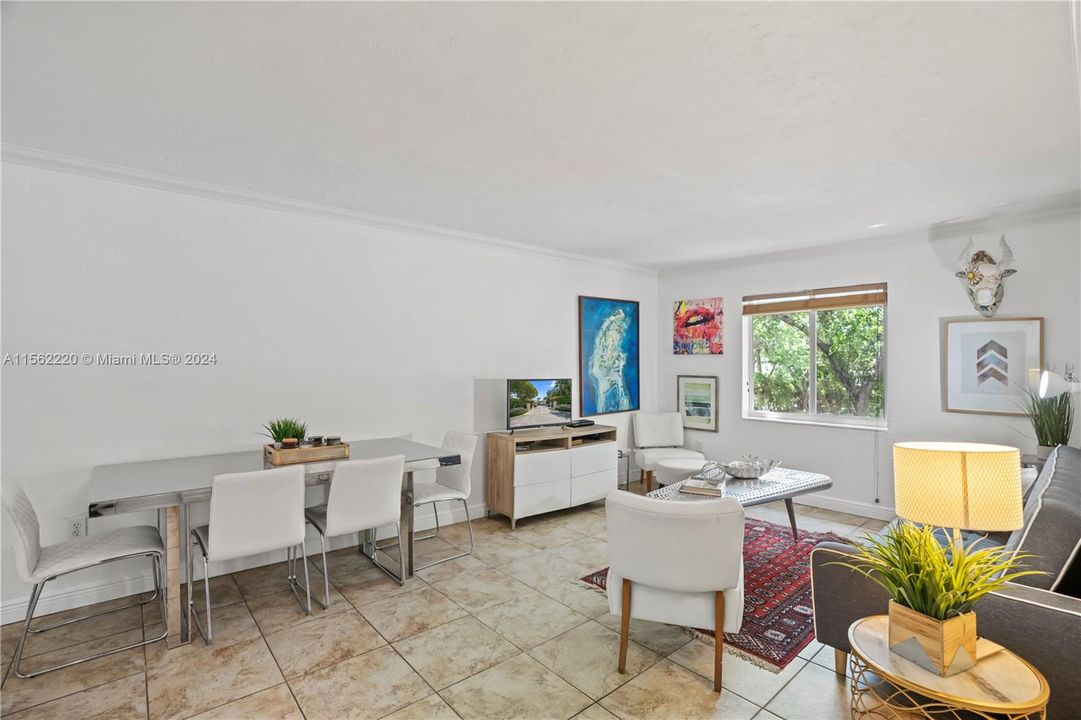 Recently Sold: $368,000 (2 beds, 1 baths, 805 Square Feet)