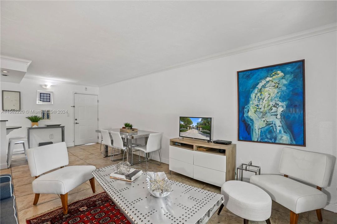 Recently Sold: $368,000 (2 beds, 1 baths, 805 Square Feet)