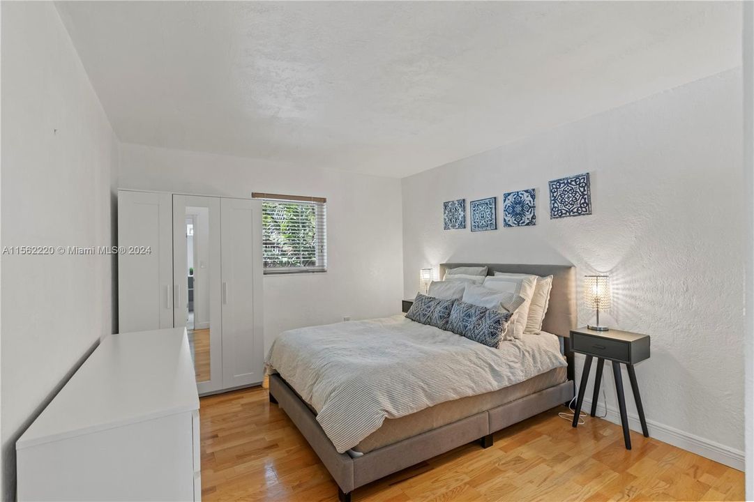 Recently Sold: $368,000 (2 beds, 1 baths, 805 Square Feet)