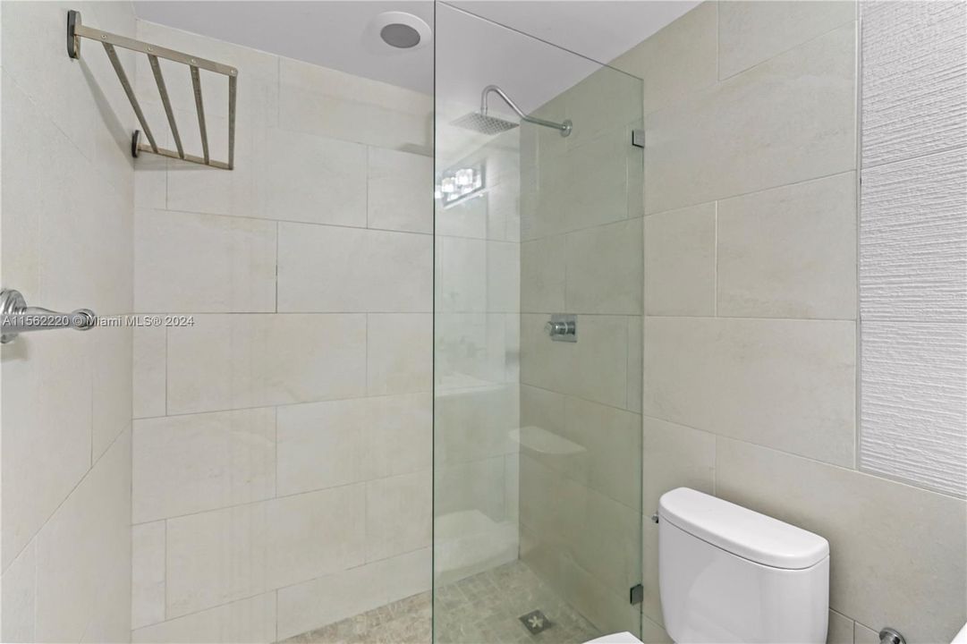 Recently Sold: $368,000 (2 beds, 1 baths, 805 Square Feet)