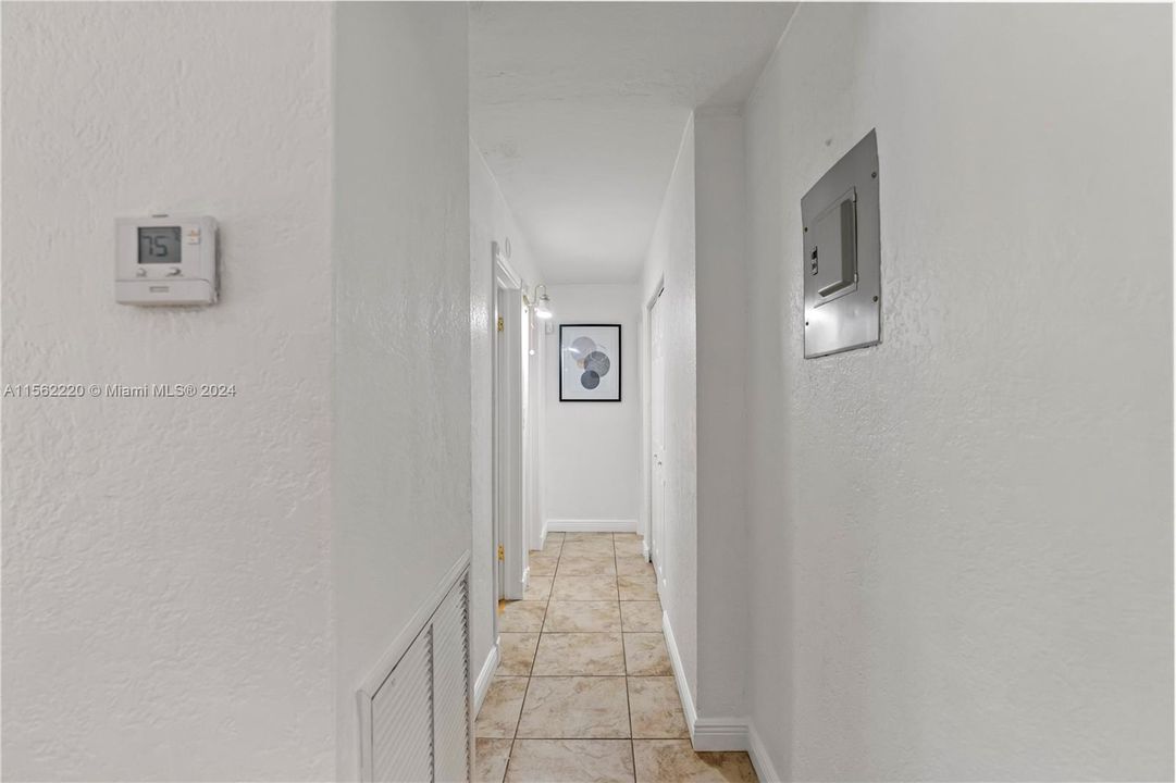 Recently Sold: $368,000 (2 beds, 1 baths, 805 Square Feet)