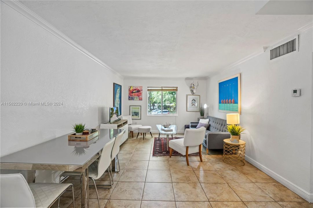 Recently Sold: $368,000 (2 beds, 1 baths, 805 Square Feet)