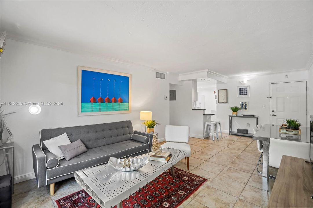 Recently Sold: $368,000 (2 beds, 1 baths, 805 Square Feet)