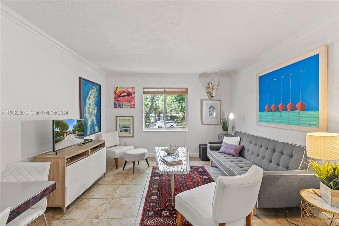 Recently Sold: $368,000 (2 beds, 1 baths, 805 Square Feet)