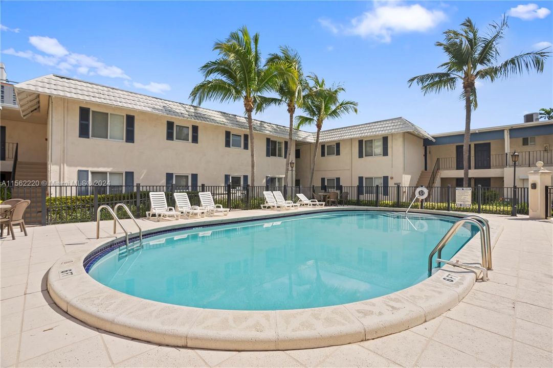 Recently Sold: $368,000 (2 beds, 1 baths, 805 Square Feet)