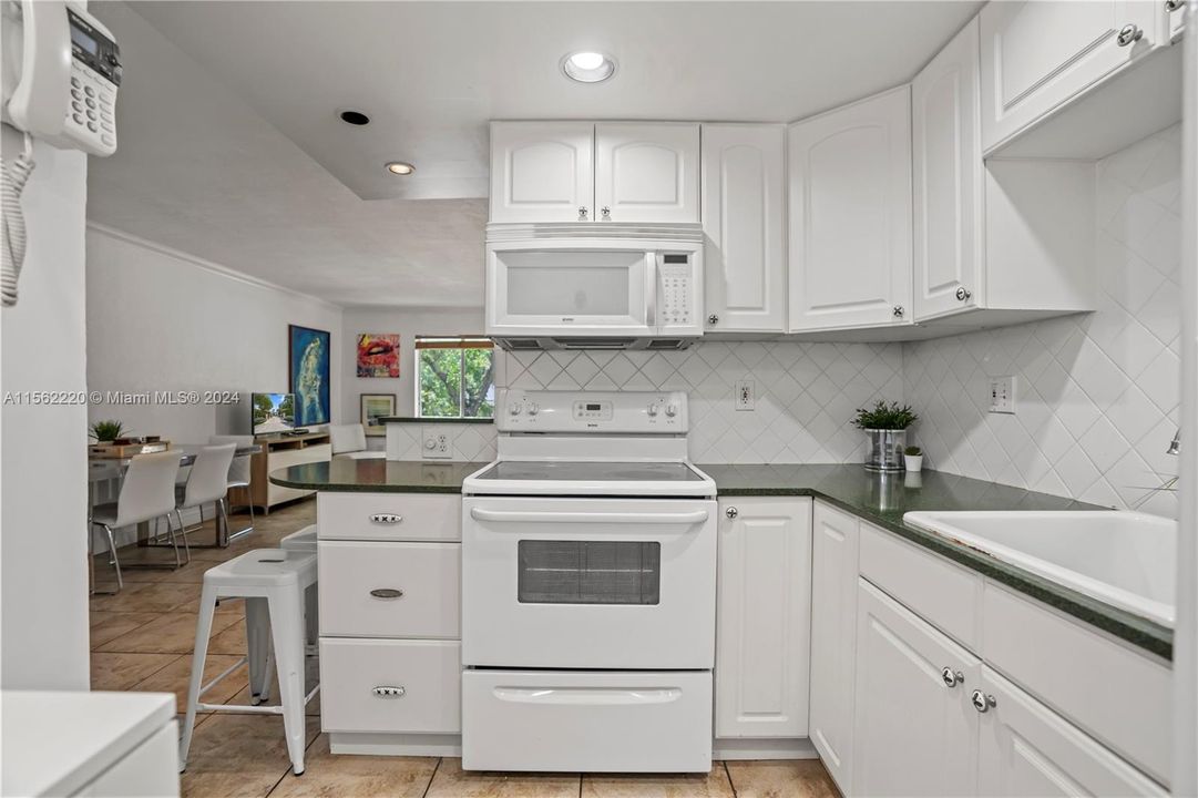 Recently Sold: $368,000 (2 beds, 1 baths, 805 Square Feet)