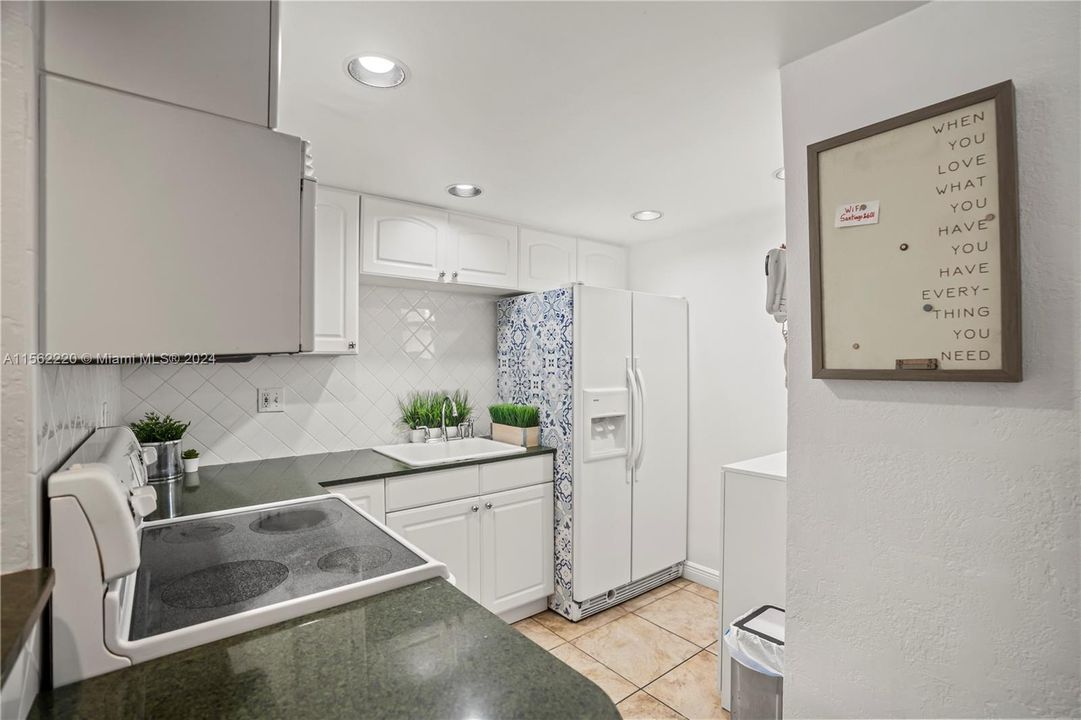 Recently Sold: $368,000 (2 beds, 1 baths, 805 Square Feet)