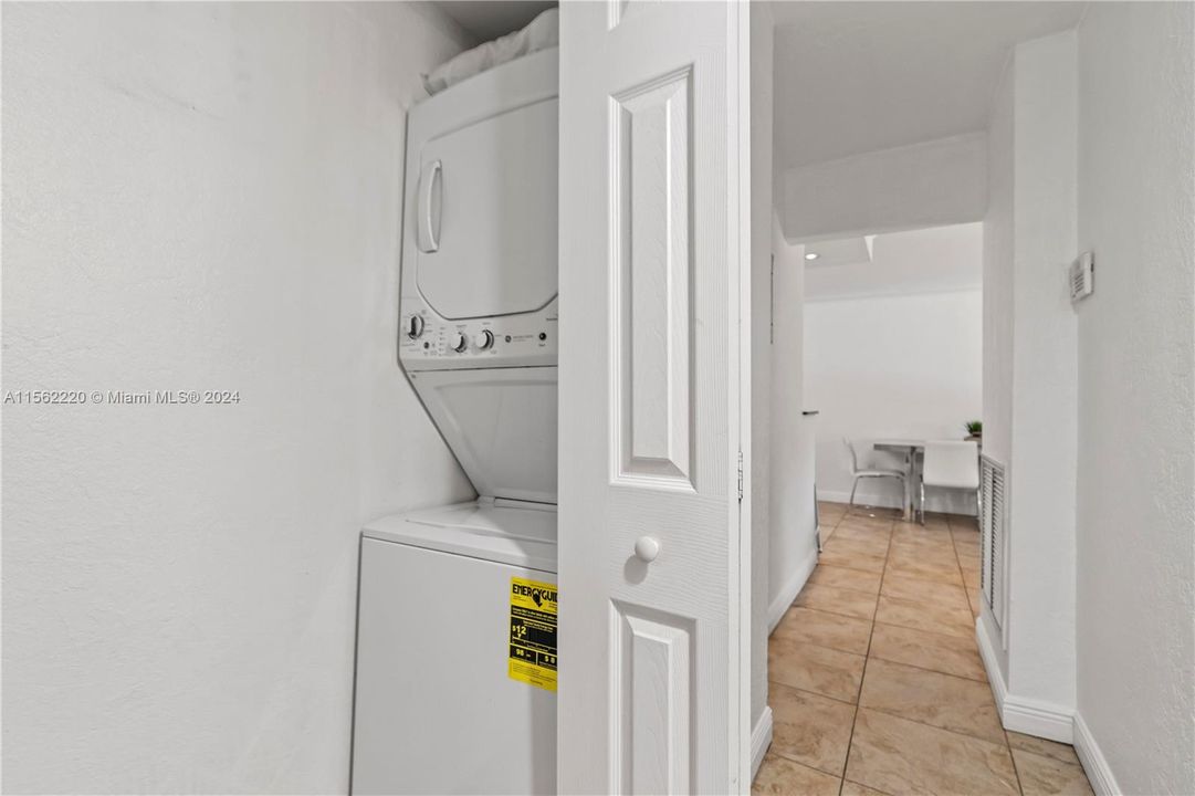 Recently Sold: $368,000 (2 beds, 1 baths, 805 Square Feet)