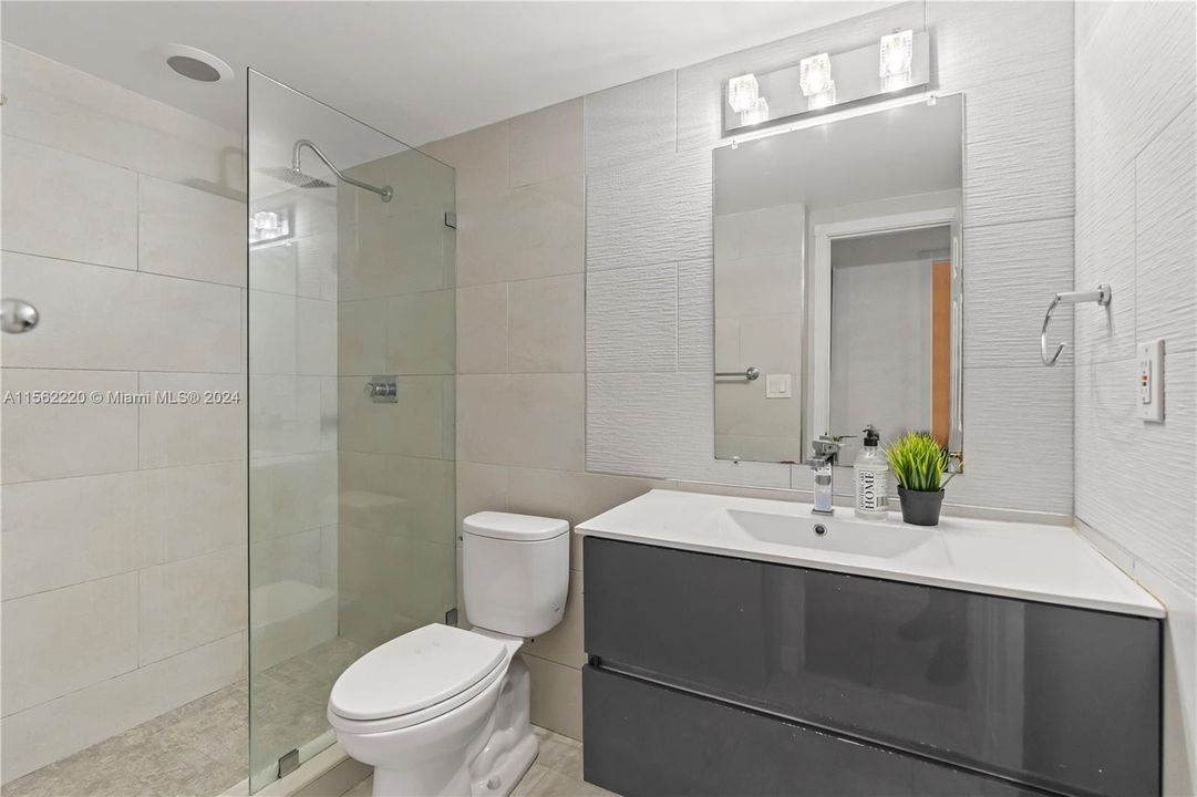 Recently Sold: $368,000 (2 beds, 1 baths, 805 Square Feet)