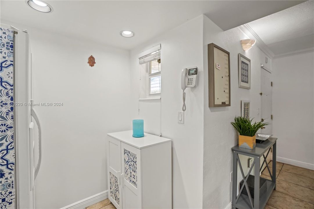 Recently Sold: $368,000 (2 beds, 1 baths, 805 Square Feet)