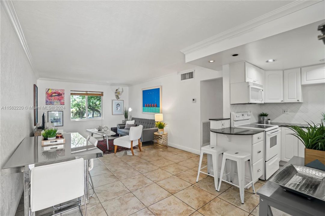 Recently Sold: $368,000 (2 beds, 1 baths, 805 Square Feet)