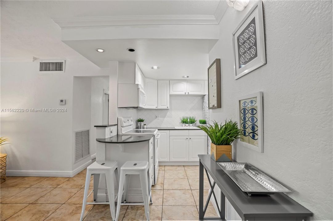 Recently Sold: $368,000 (2 beds, 1 baths, 805 Square Feet)