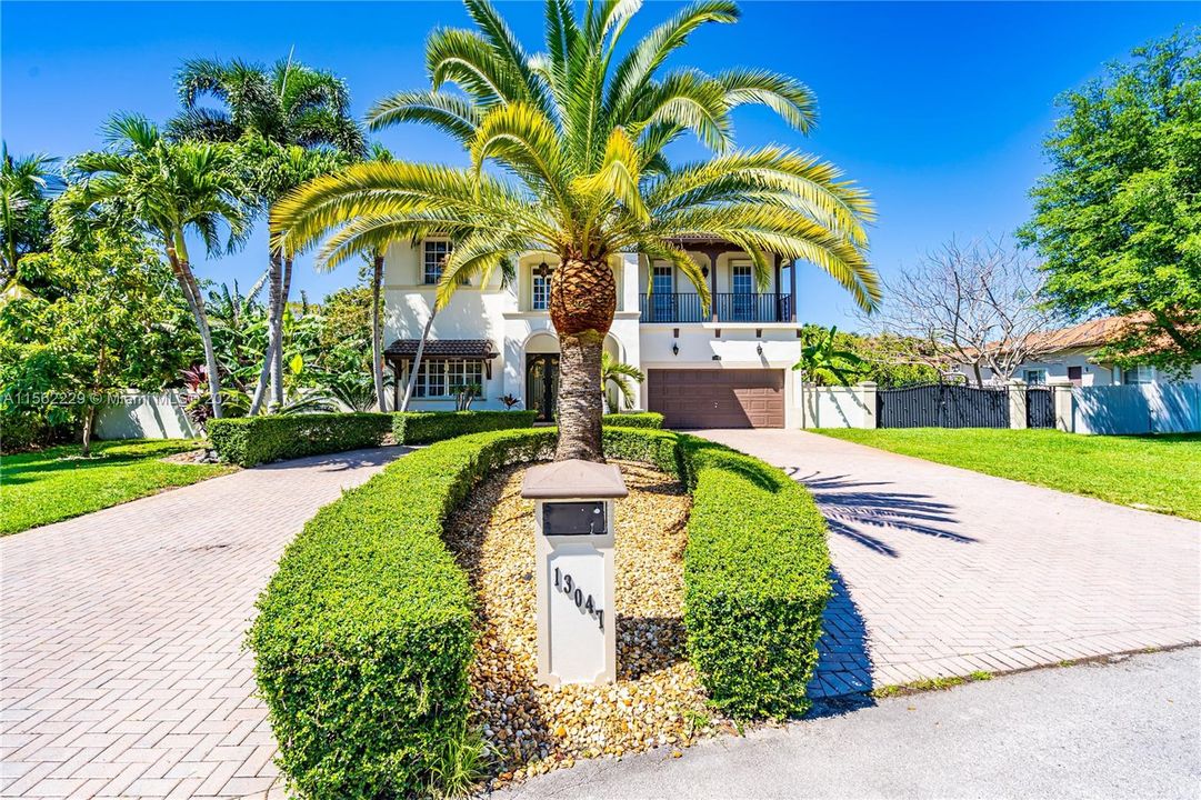 Recently Sold: $1,250,000 (5 beds, 4 baths, 2611 Square Feet)