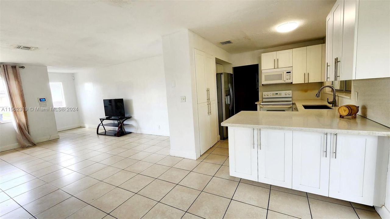For Sale: $440,000 (3 beds, 2 baths, 1107 Square Feet)